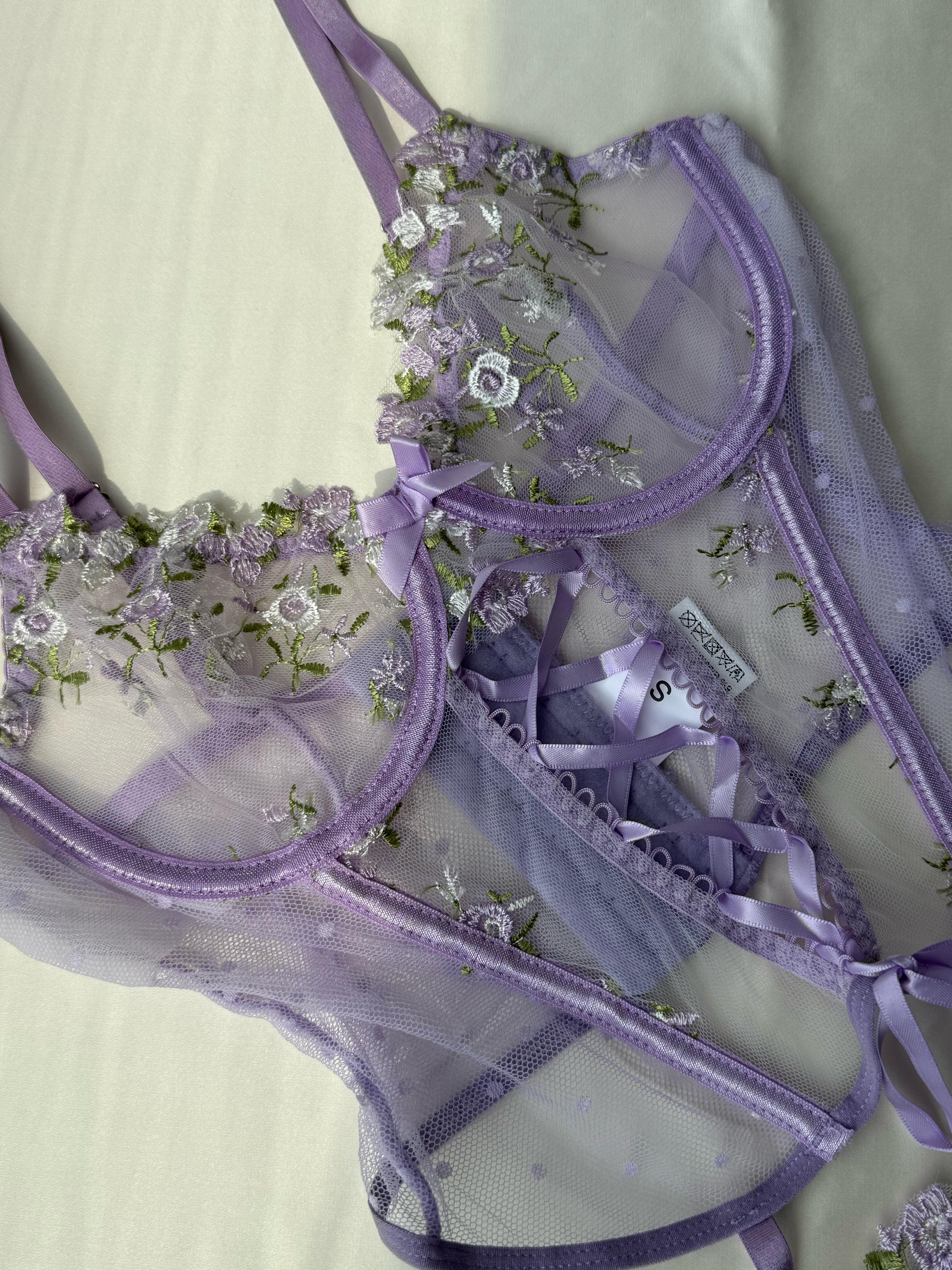 LAYAN LINGERIE SET + SOCKS